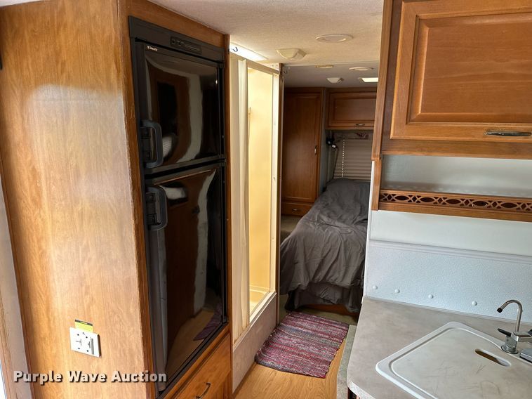 image for item OG9253 2004 Fleetwood Tioga  RV