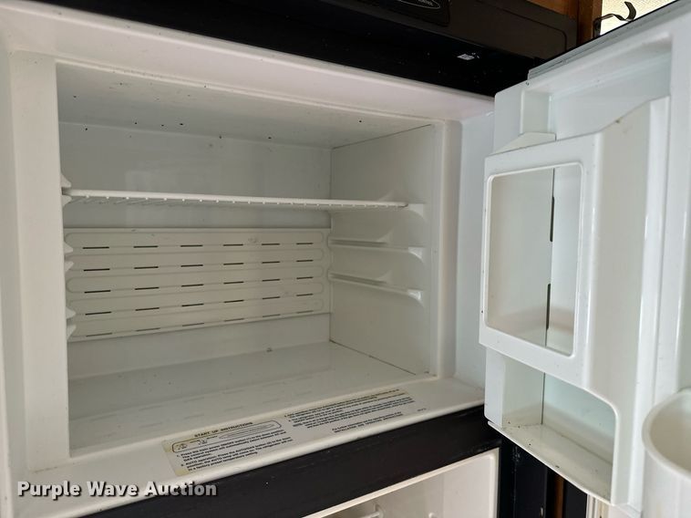 image for item OG9253 2004 Fleetwood Tioga  RV