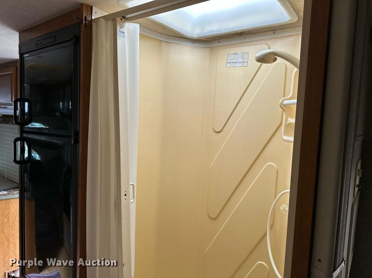 image for item OG9253 2004 Fleetwood Tioga  RV