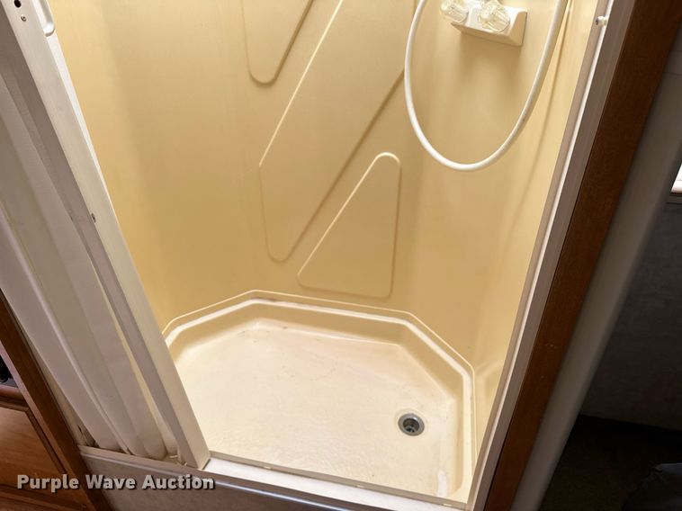 image for item OG9253 2004 Fleetwood Tioga  RV