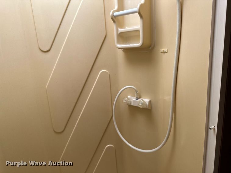 image for item OG9253 2004 Fleetwood Tioga  RV