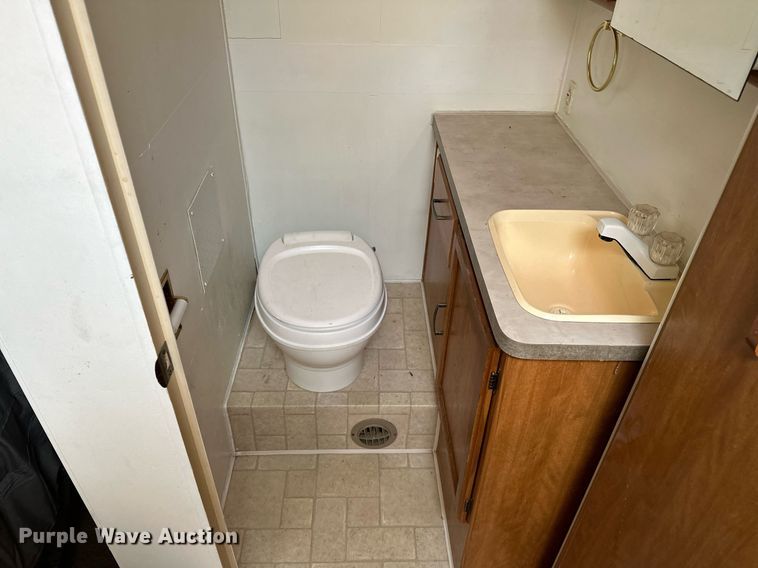 image for item OG9253 2004 Fleetwood Tioga  RV