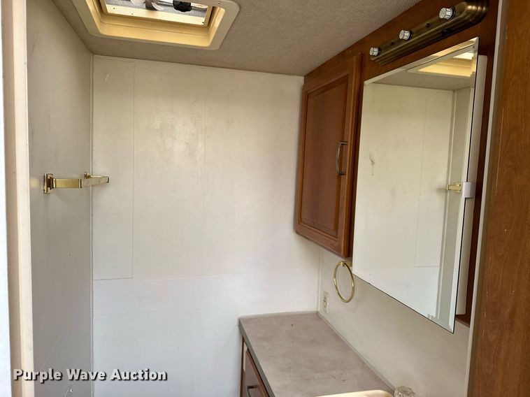 image for item OG9253 2004 Fleetwood Tioga  RV