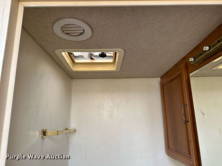 image for item OG9253 2004 Fleetwood Tioga  RV