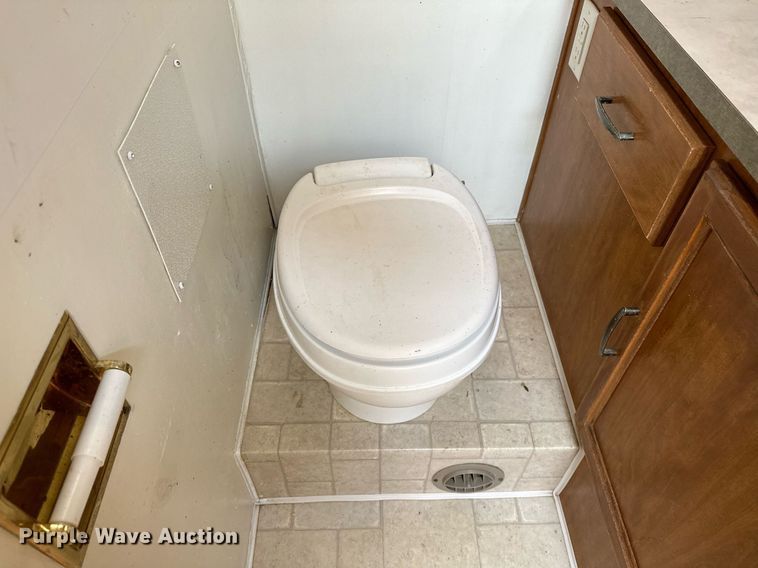 image for item OG9253 2004 Fleetwood Tioga  RV