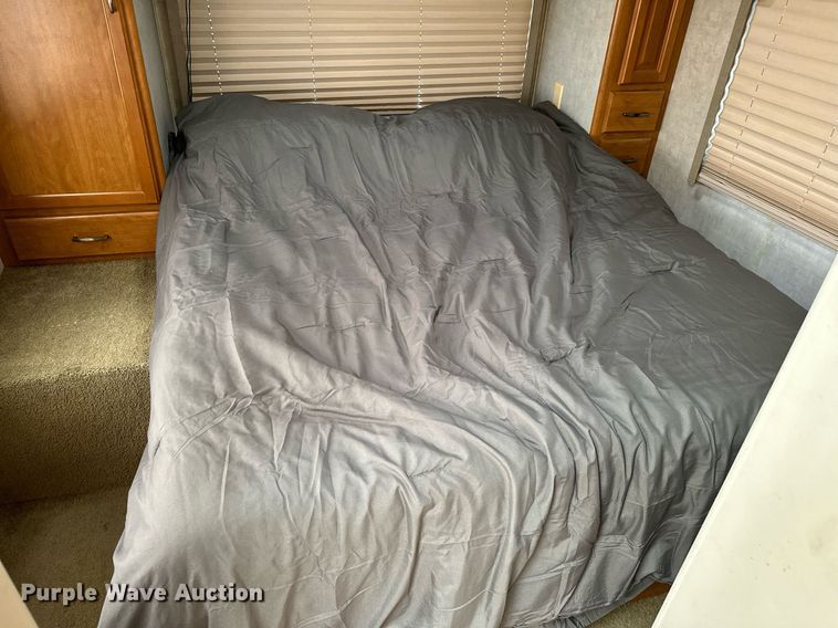 image for item OG9253 2004 Fleetwood Tioga  RV