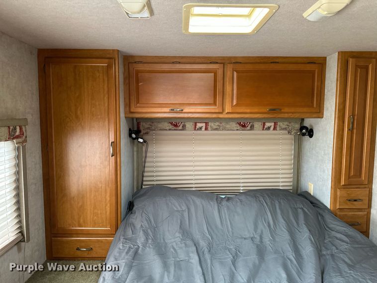 image for item OG9253 2004 Fleetwood Tioga  RV