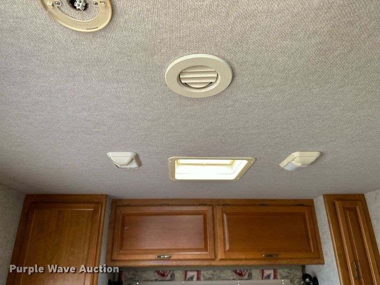 image for item OG9253 2004 Fleetwood Tioga  RV