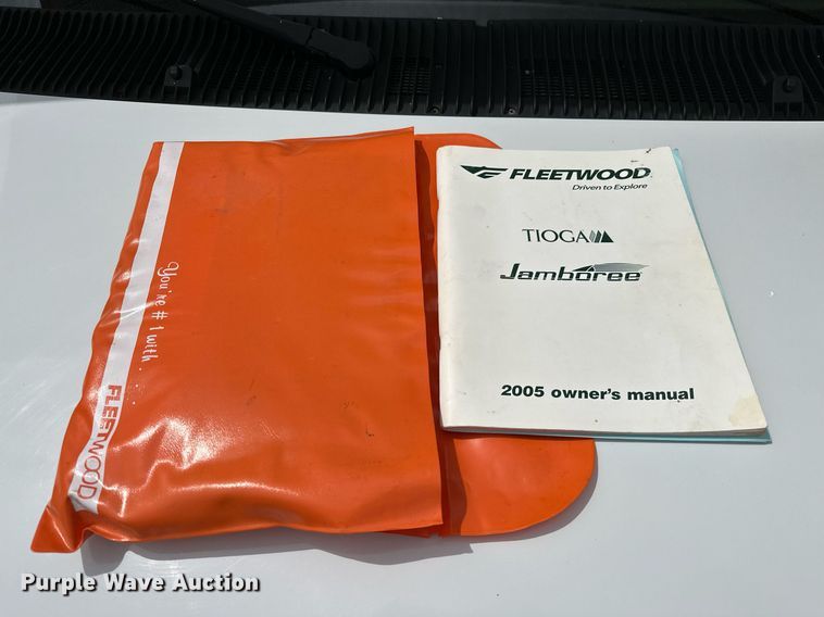 image for item OG9253 2004 Fleetwood Tioga  RV