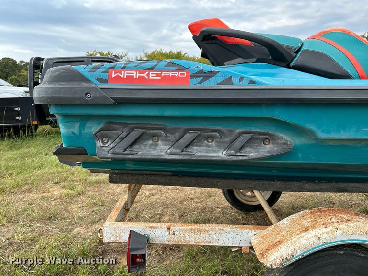 image for item OG9286 2018 Sea Doo Wake Pro 230  personal watercraft