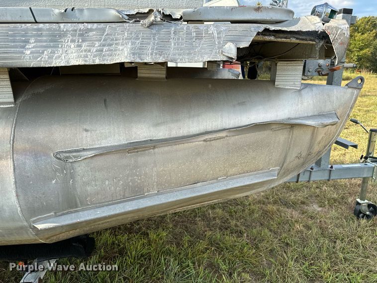 image for item OG9290 2001 Beachcomber  pontoon boat