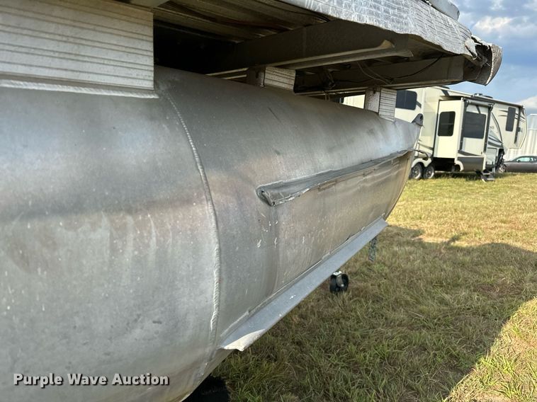 image for item OG9290 2001 Beachcomber  pontoon boat