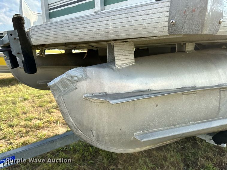 image for item OG9290 2001 Beachcomber  pontoon boat