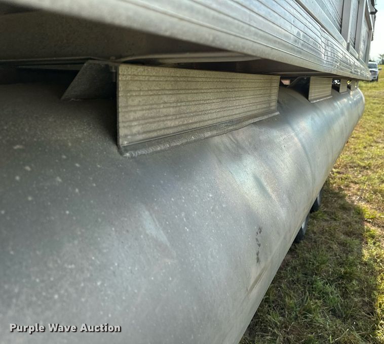 image for item OG9290 2001 Beachcomber  pontoon boat