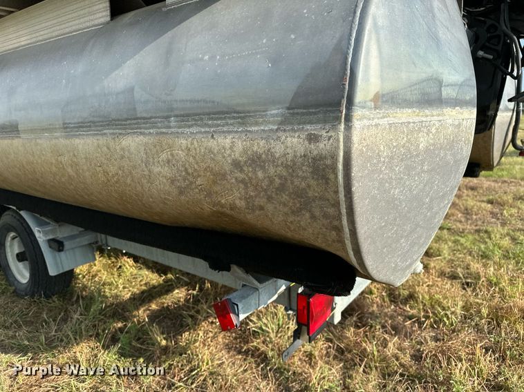 image for item OG9290 2001 Beachcomber  pontoon boat