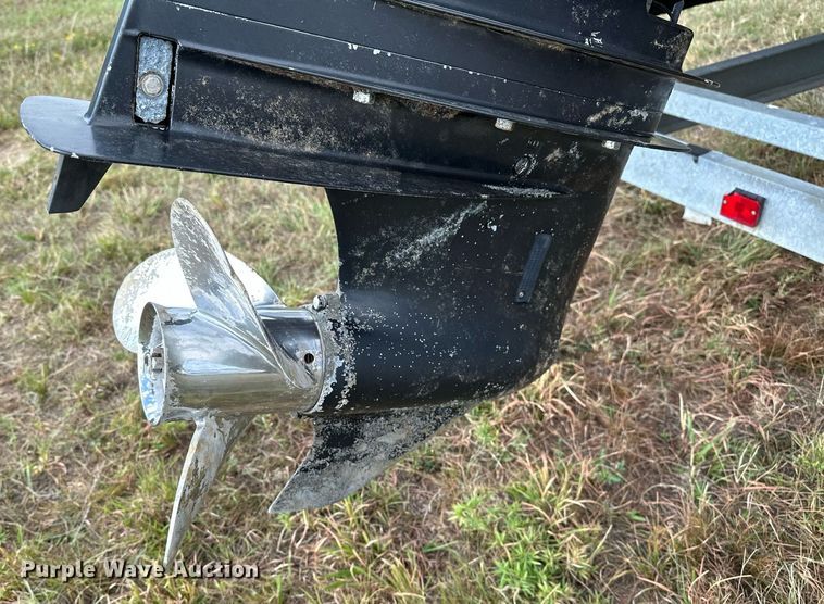 image for item OG9290 2001 Beachcomber  pontoon boat