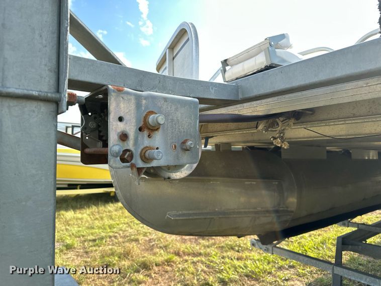 image for item OG9290 2001 Beachcomber  pontoon boat