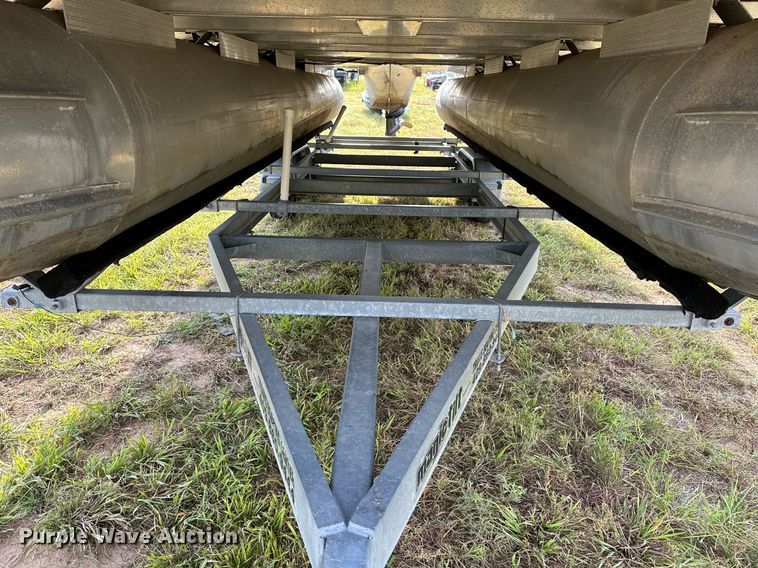 image for item OG9290 2001 Beachcomber  pontoon boat