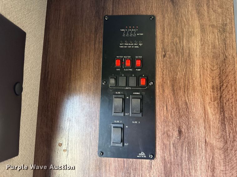 image for item OG9294 2017 Evergreen Nomad Classic 308BH  camper