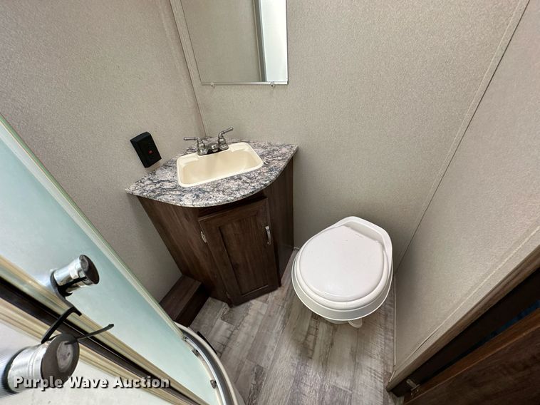 image for item OG9294 2017 Evergreen Nomad Classic 308BH  camper