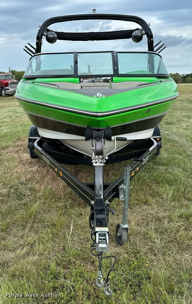 image for item OG9295 2020 Sanger V237  boat