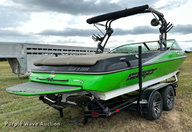 image for item OG9295 2020 Sanger V237  boat