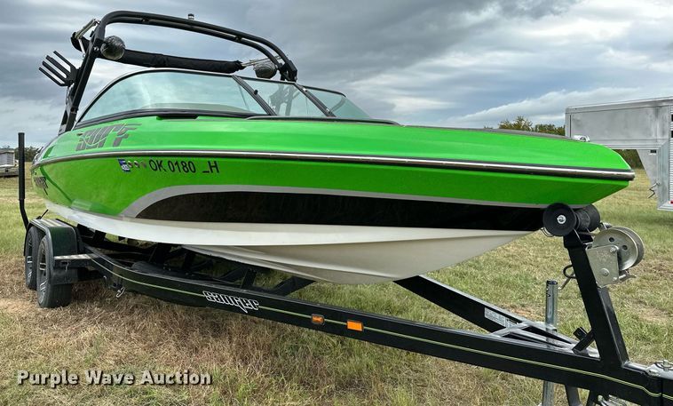 image for item OG9295 2020 Sanger V237  boat