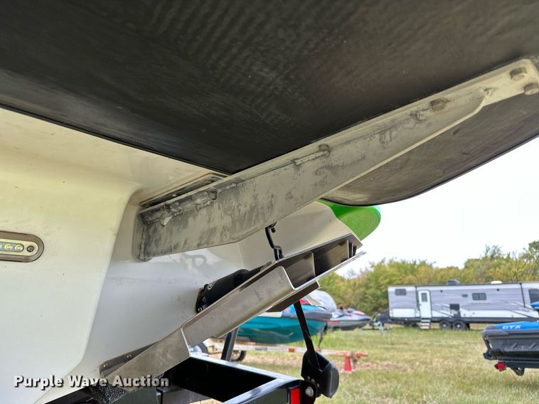 image for item OG9295 2020 Sanger V237  boat