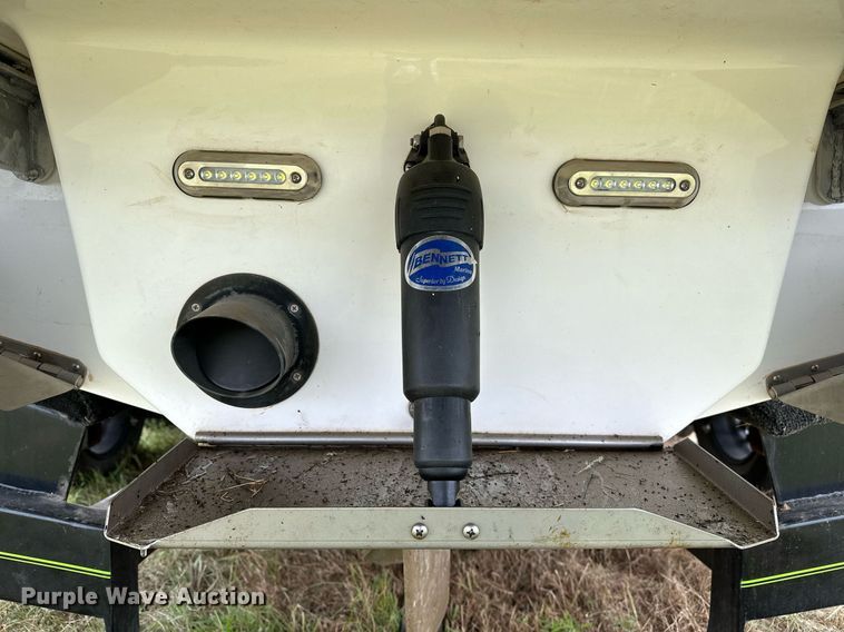 image for item OG9295 2020 Sanger V237  boat