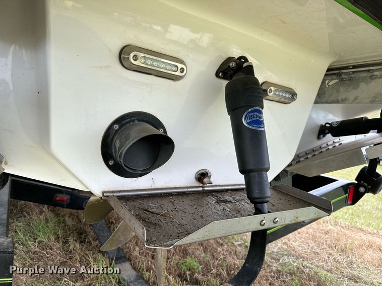 image for item OG9295 2020 Sanger V237  boat