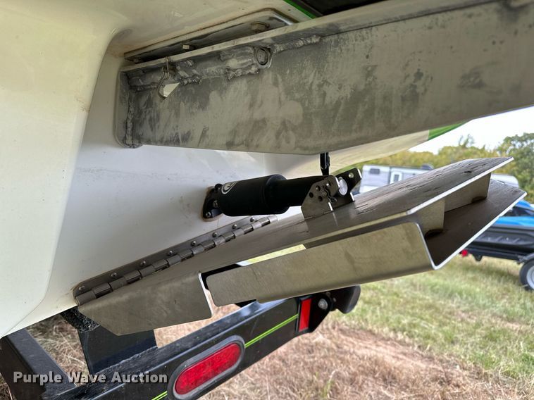 image for item OG9295 2020 Sanger V237  boat