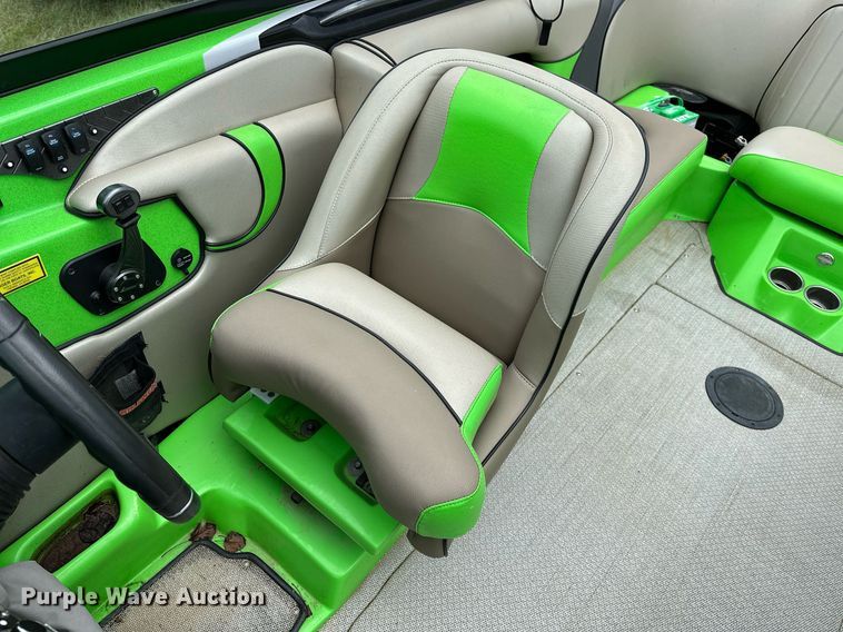 image for item OG9295 2020 Sanger V237  boat