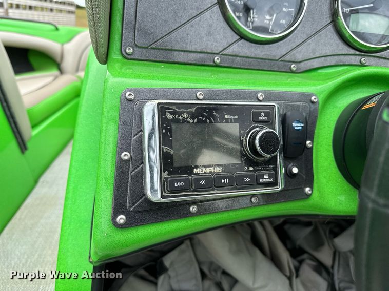 image for item OG9295 2020 Sanger V237  boat