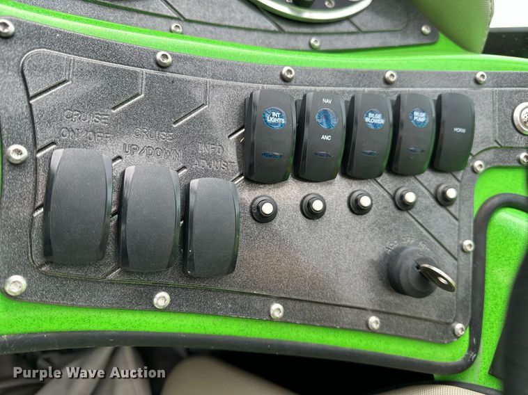 image for item OG9295 2020 Sanger V237  boat