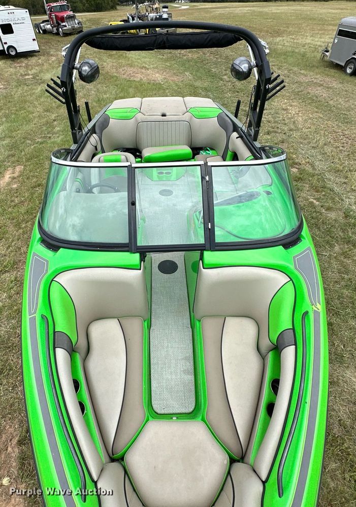 image for item OG9295 2020 Sanger V237  boat