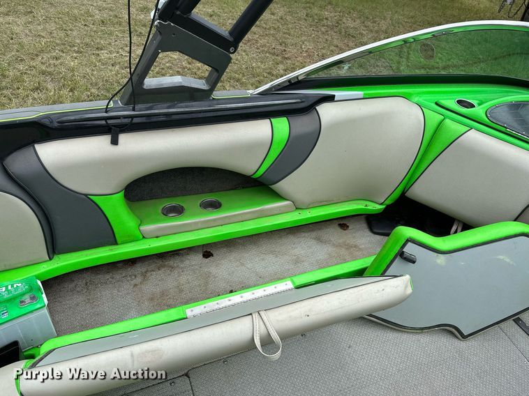 image for item OG9295 2020 Sanger V237  boat