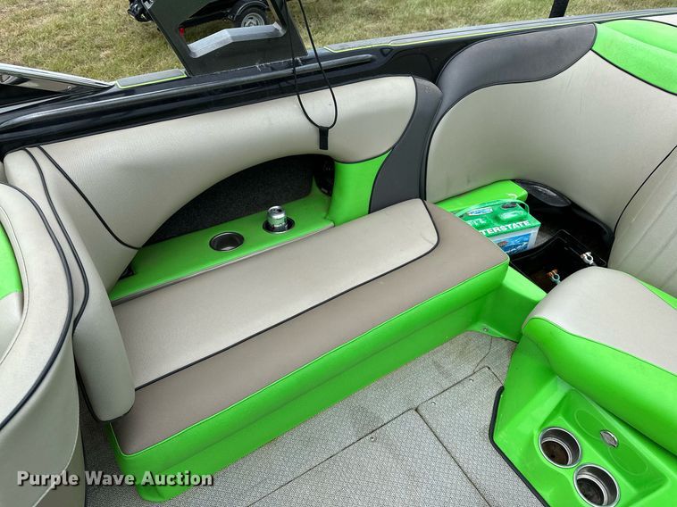 image for item OG9295 2020 Sanger V237  boat