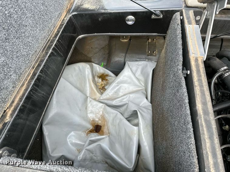 image for item OG9295 2020 Sanger V237  boat