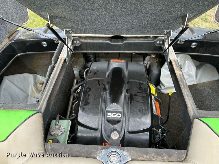 image for item OG9295 2020 Sanger V237  boat