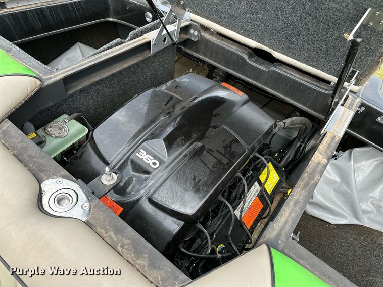 image for item OG9295 2020 Sanger V237  boat