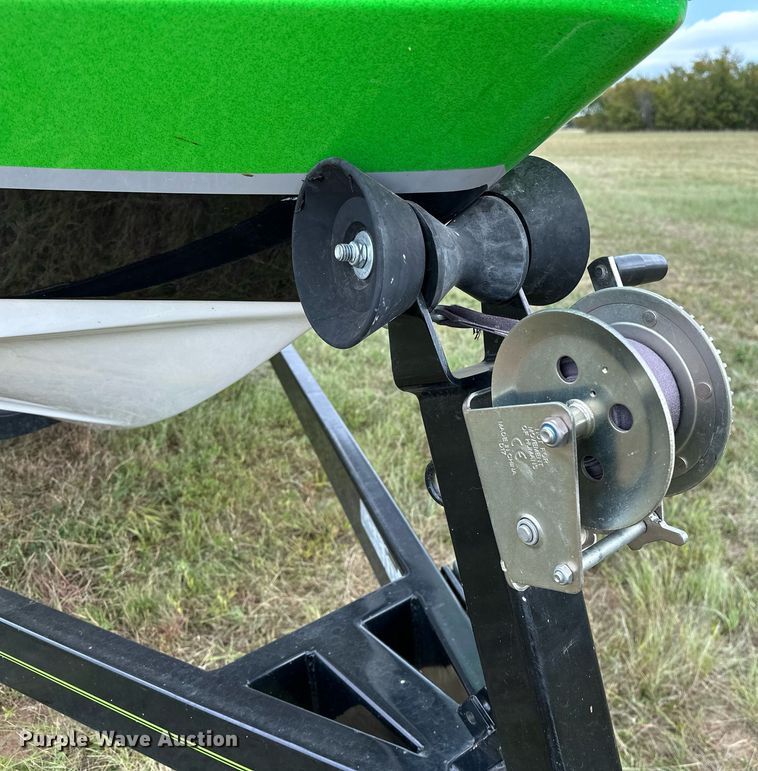 image for item OG9295 2020 Sanger V237  boat