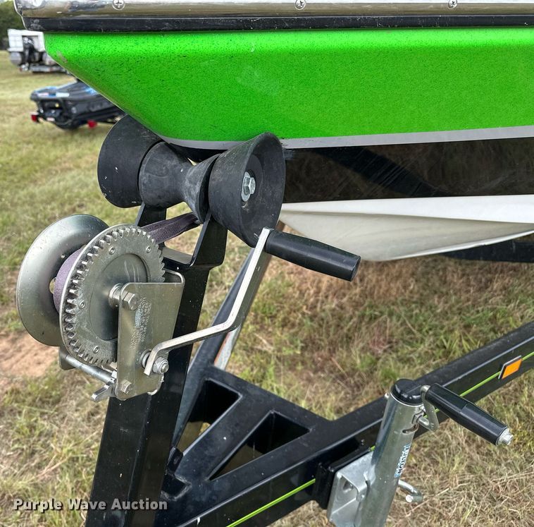 image for item OG9295 2020 Sanger V237  boat