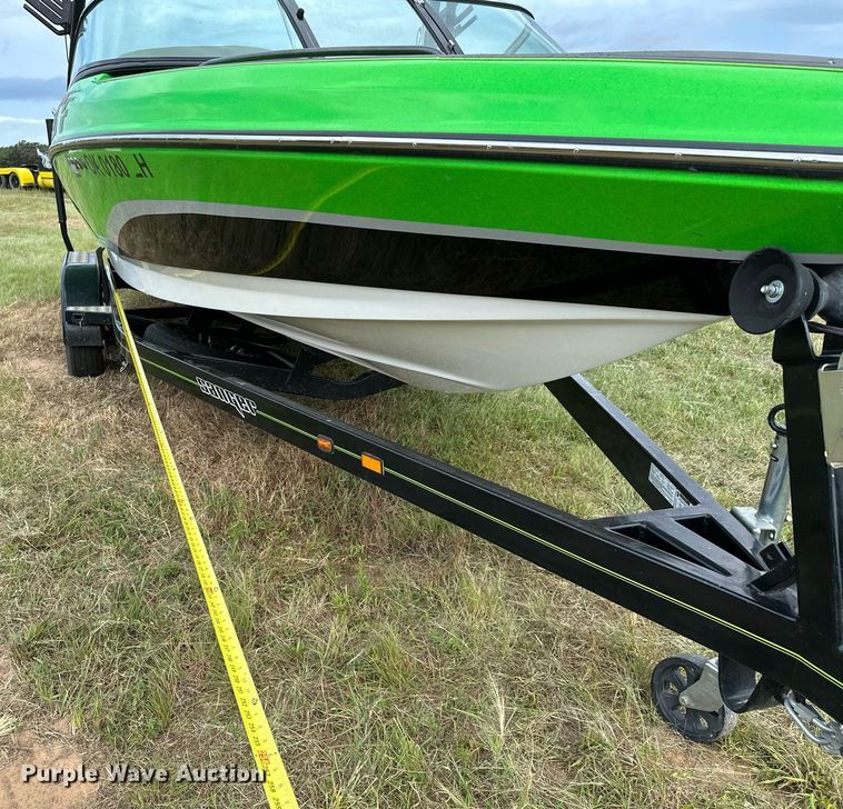 image for item OG9295 2020 Sanger V237  boat