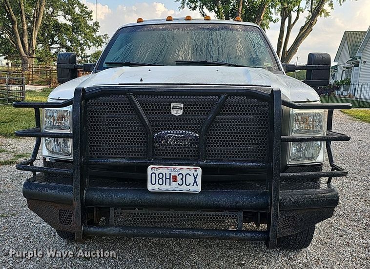 image for item OG9420 2011 Ford F350 Super Duty  Crew Cab flatbed truck