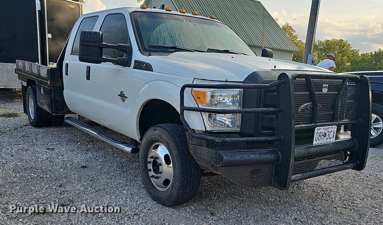 image for item OG9420 2011 Ford F350 Super Duty  Crew Cab flatbed truck