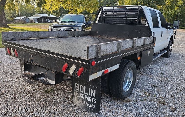 image for item OG9420 2011 Ford F350 Super Duty  Crew Cab flatbed truck