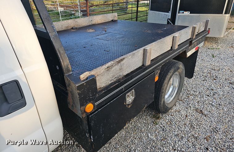 image for item OG9420 2011 Ford F350 Super Duty  Crew Cab flatbed truck