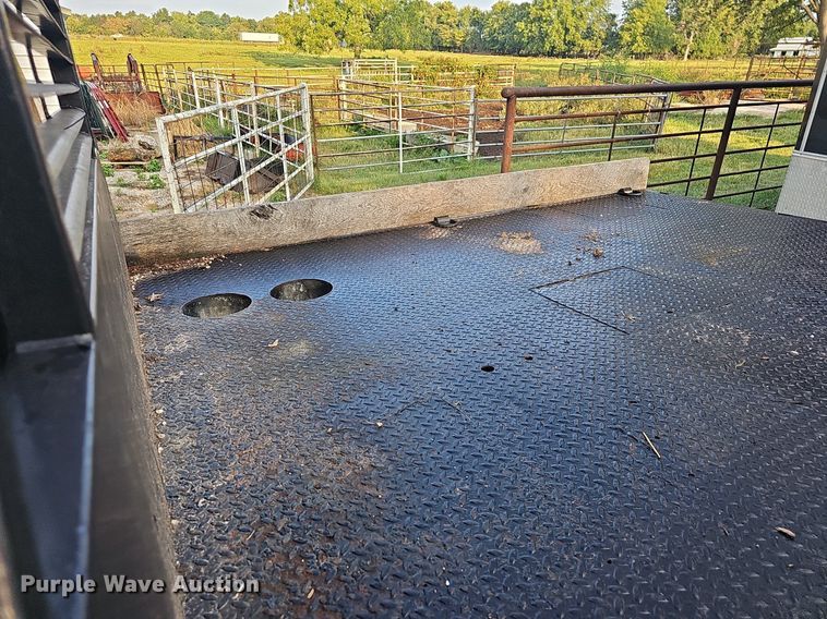 image for item OG9420 2011 Ford F350 Super Duty  Crew Cab flatbed truck