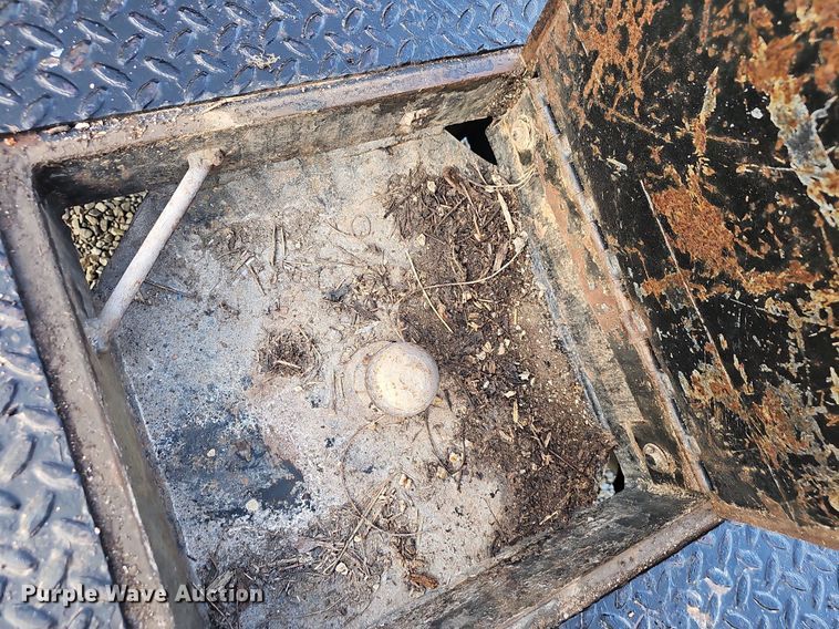 image for item OG9420 2011 Ford F350 Super Duty  Crew Cab flatbed truck