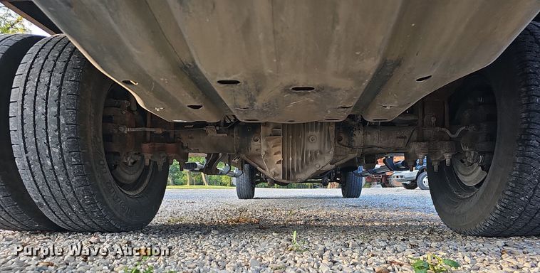 image for item OG9420 2011 Ford F350 Super Duty  Crew Cab flatbed truck